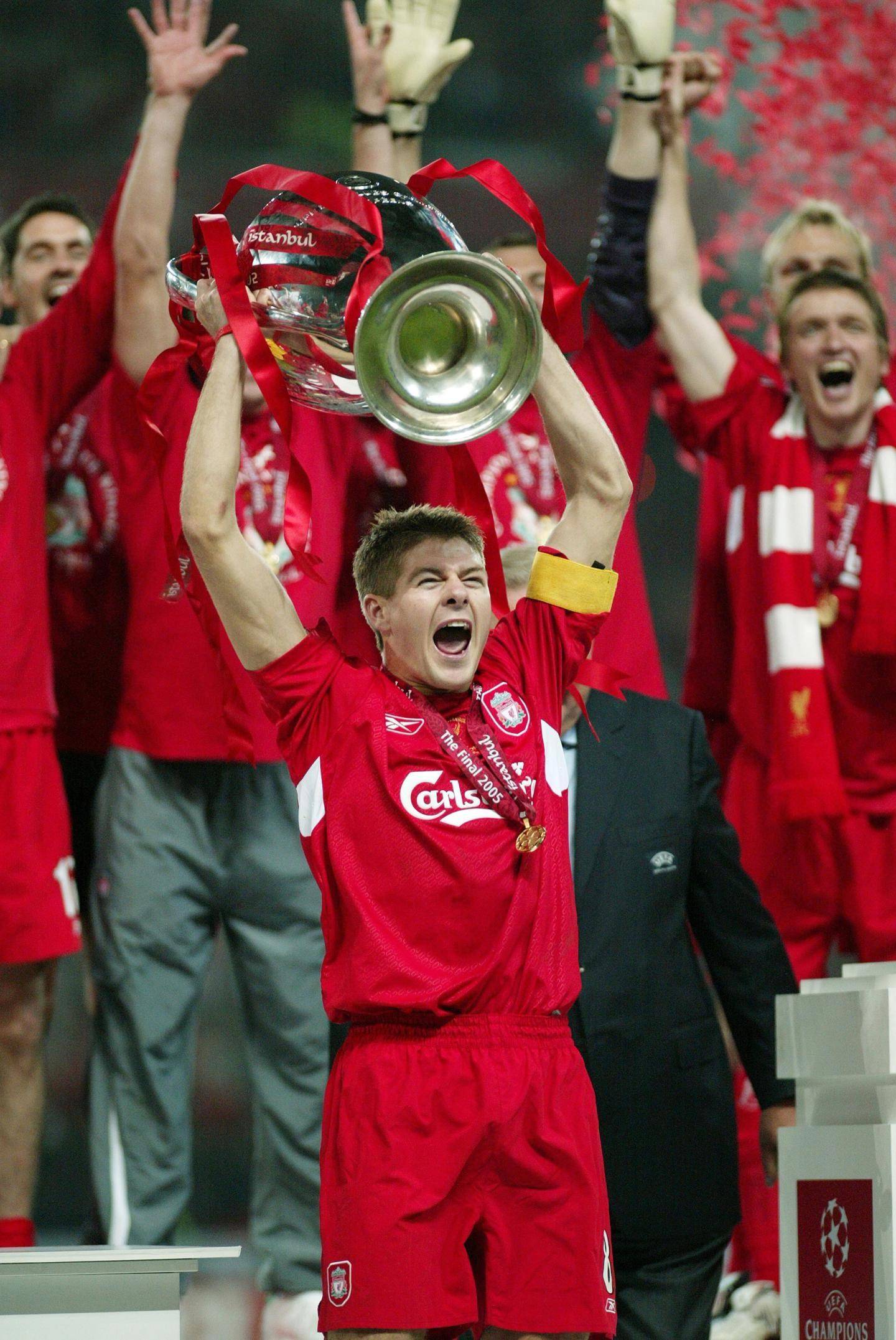 开云体育-利物浦观众热烈欢呼！，穆雷迎来十五赛季出色发挥观众掌声雷动-开云体育